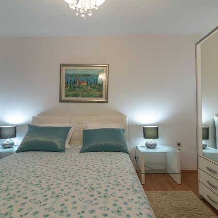 Apartments Maria Trogir Bagian luar foto