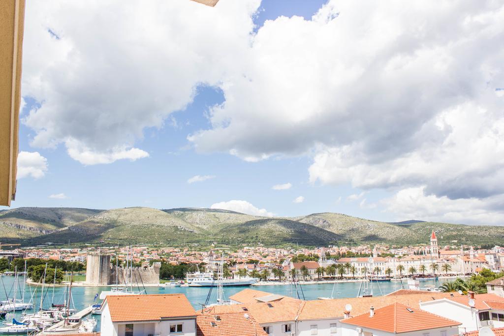 Apartments Maria Trogir Bagian luar foto