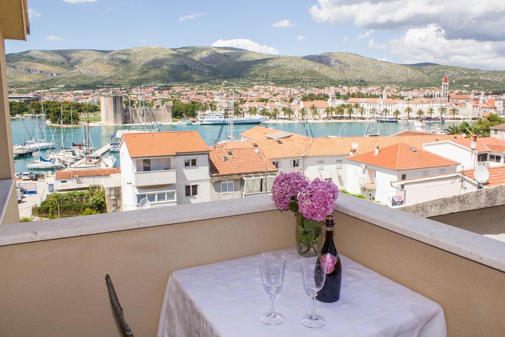 Apartments Maria Trogir Bagian luar foto
