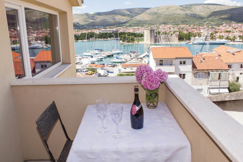 Apartments Maria Trogir Bagian luar foto