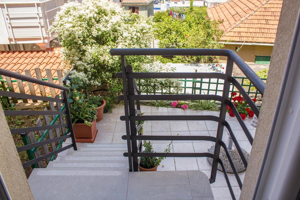 Apartments Maria Trogir Bagian luar foto