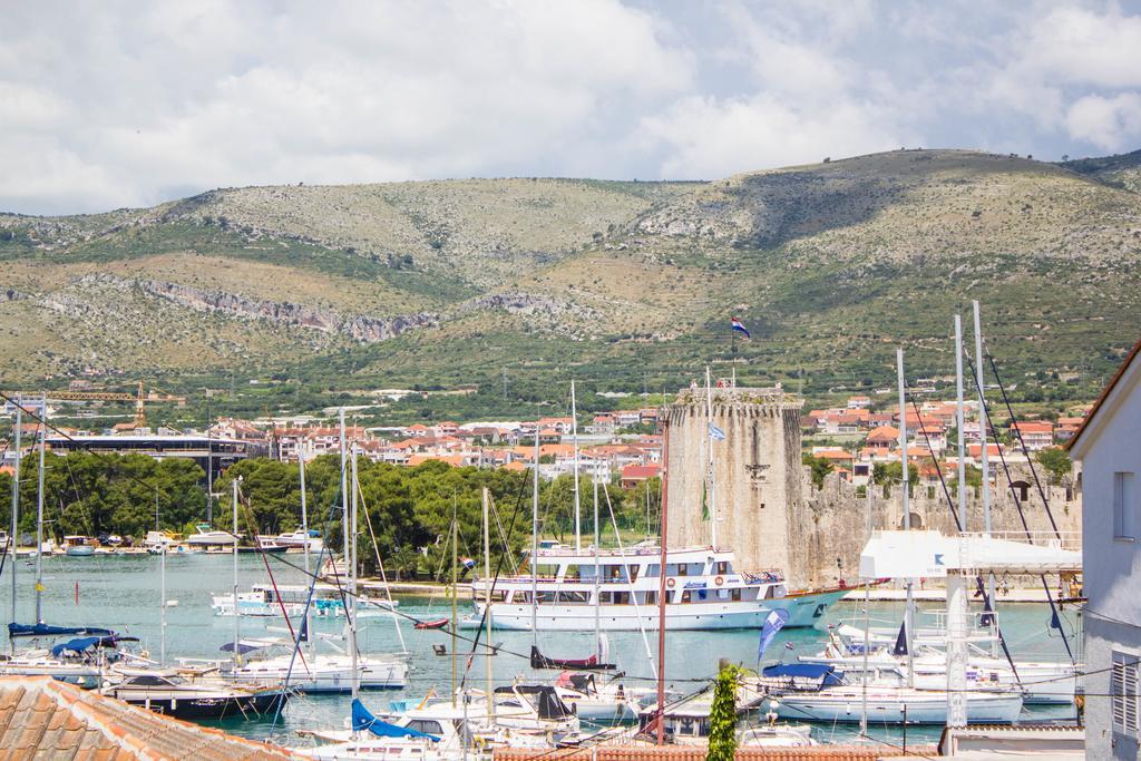 Apartments Maria Trogir Bagian luar foto