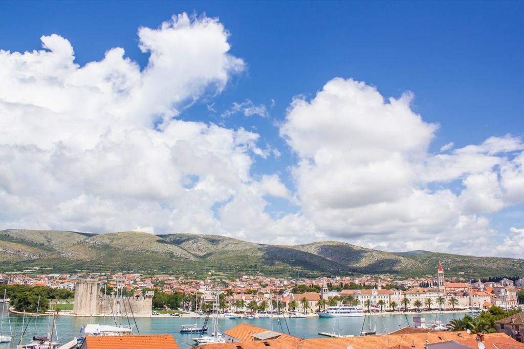 Apartments Maria Trogir Bagian luar foto
