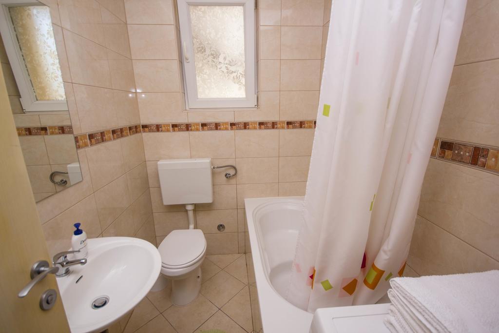 Apartments Maria Trogir Bagian luar foto
