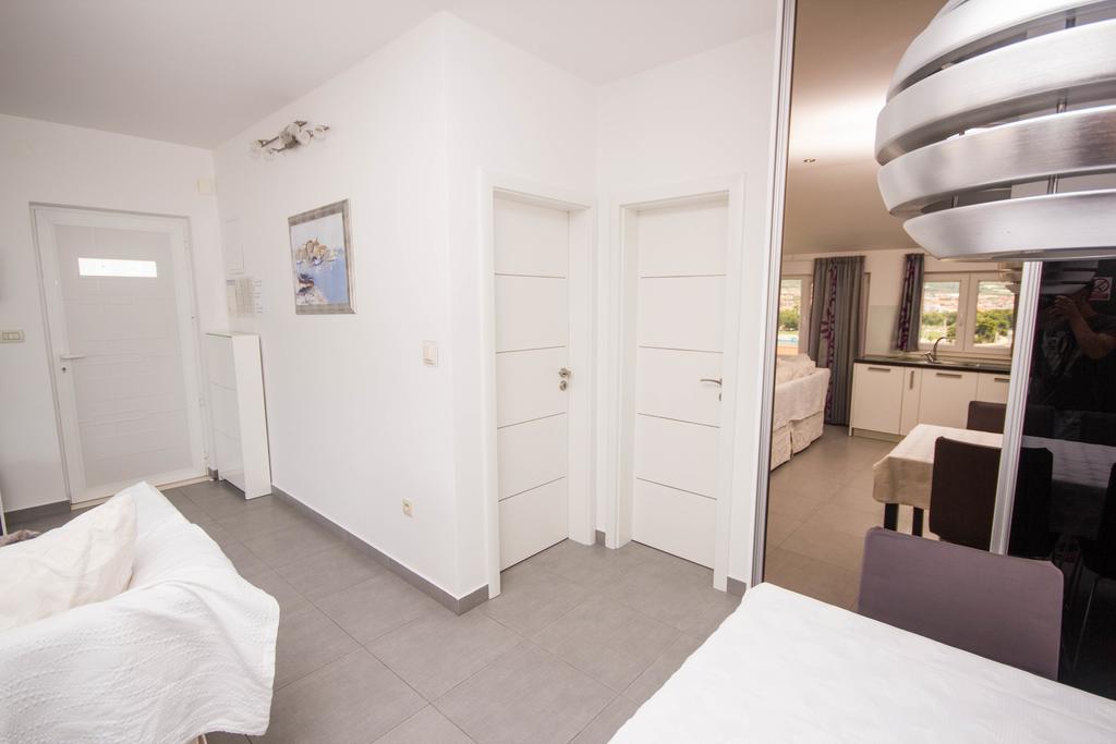 Apartments Maria Trogir Bagian luar foto