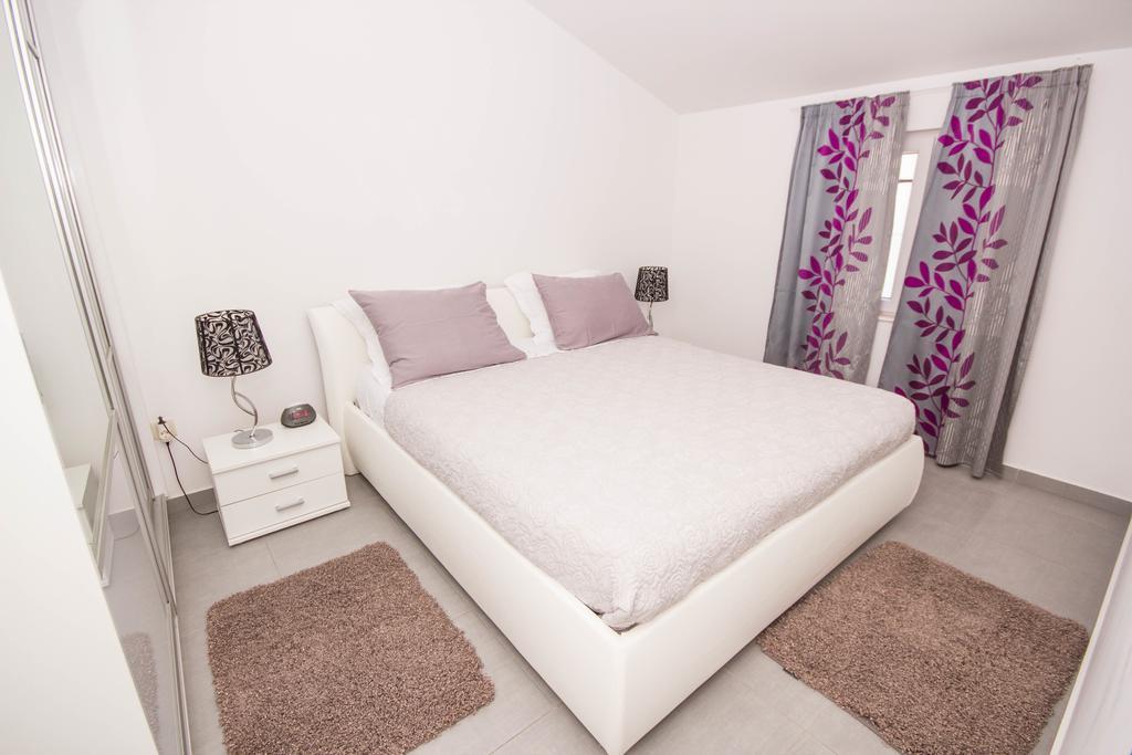 Apartments Maria Trogir Bagian luar foto