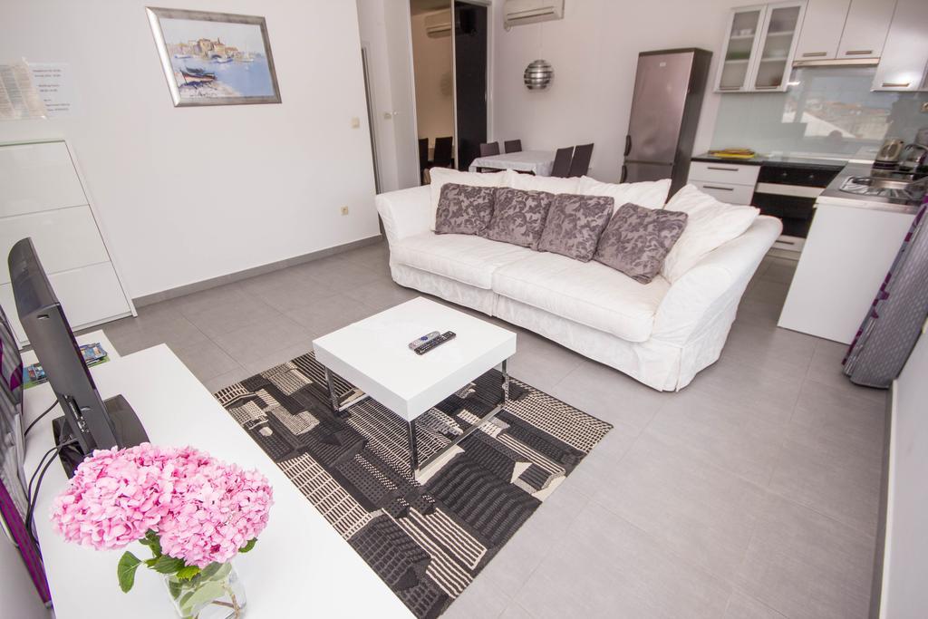 Apartments Maria Trogir Bagian luar foto