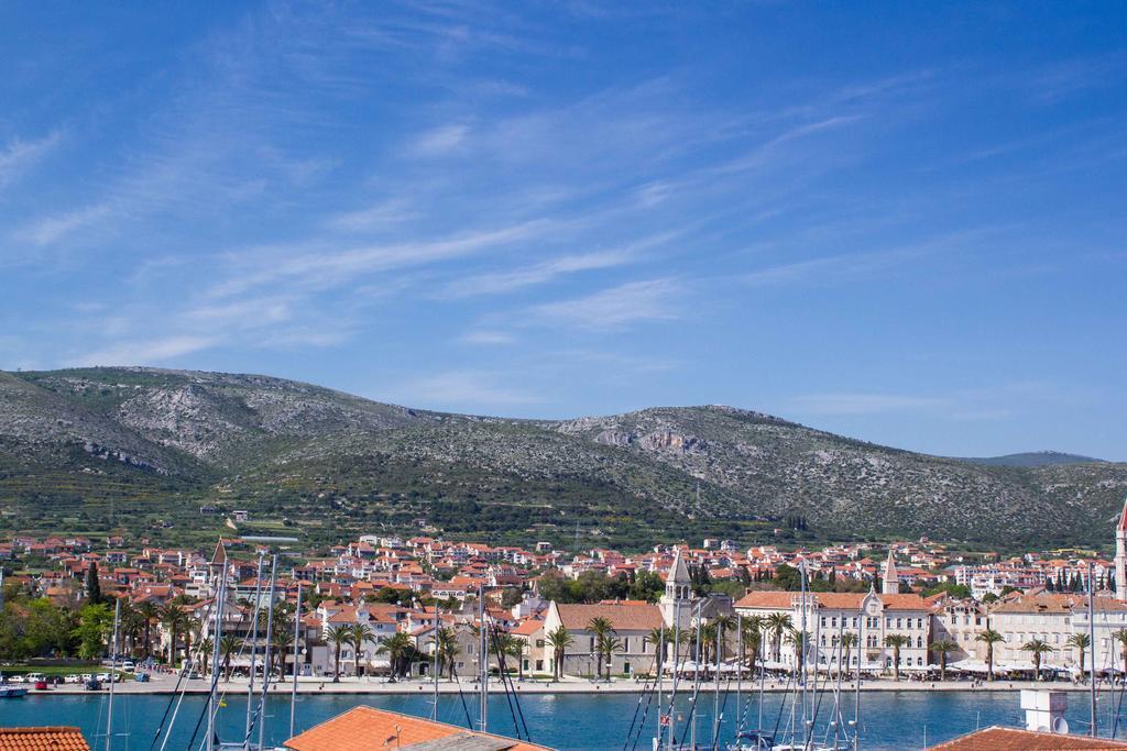 Apartments Maria Trogir Bagian luar foto