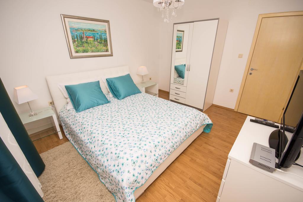 Apartments Maria Trogir Bagian luar foto