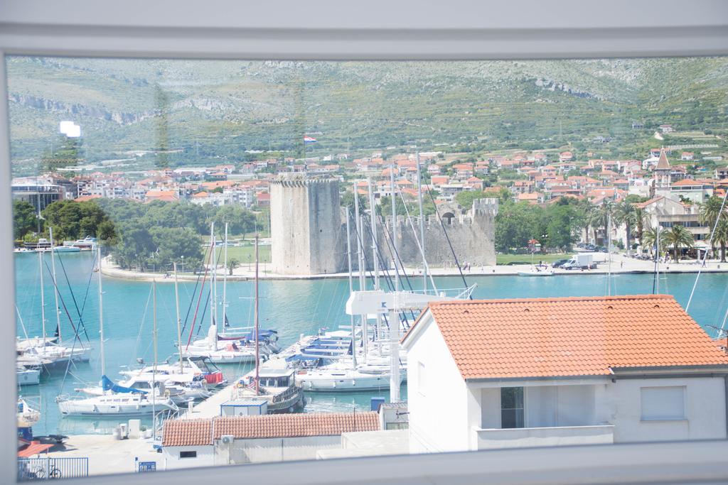 Apartments Maria Trogir Bagian luar foto