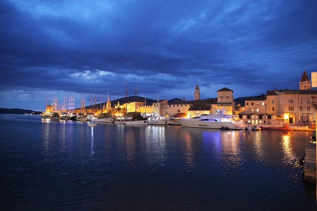 Apartments Maria Trogir Bagian luar foto