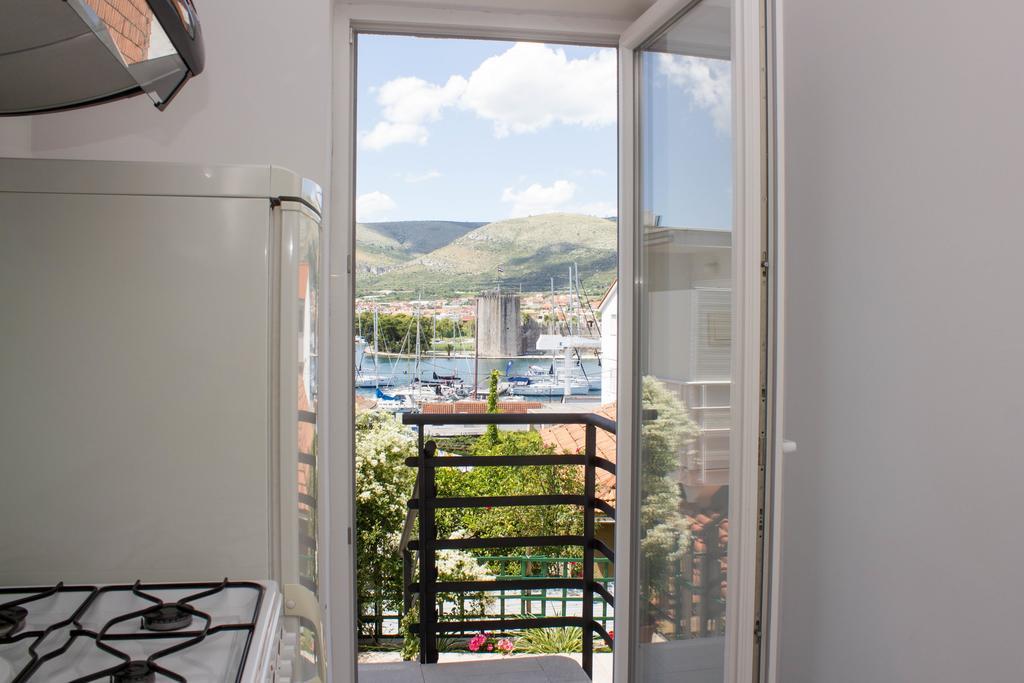 Apartments Maria Trogir Bagian luar foto