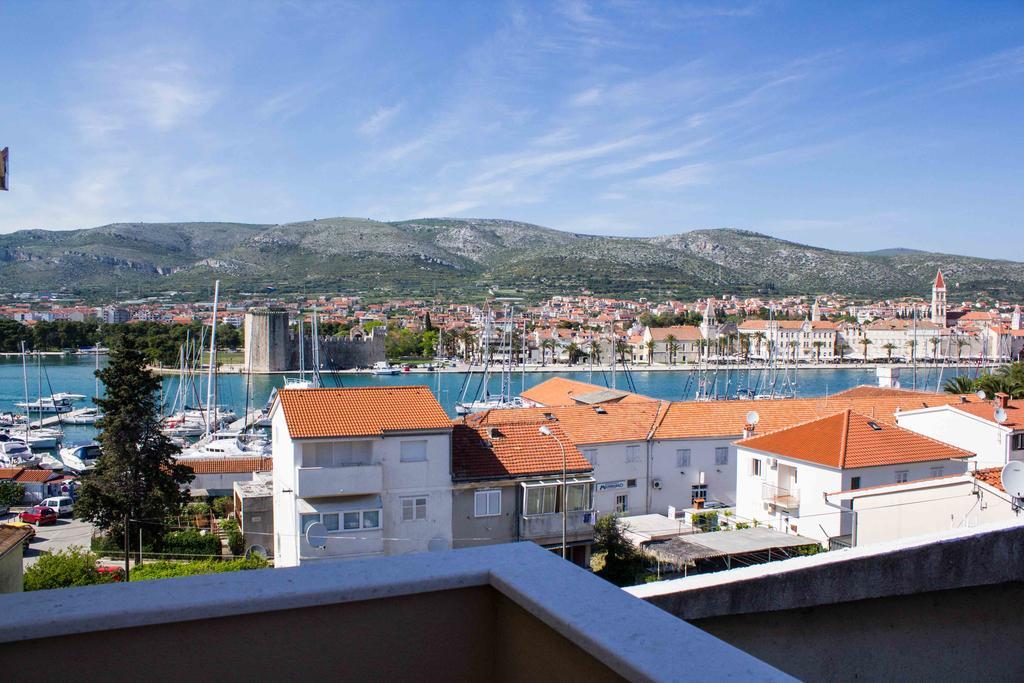 Apartments Maria Trogir Bagian luar foto