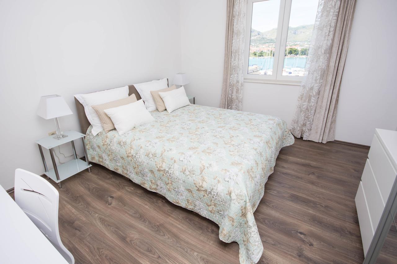 Apartments Maria Trogir Bagian luar foto