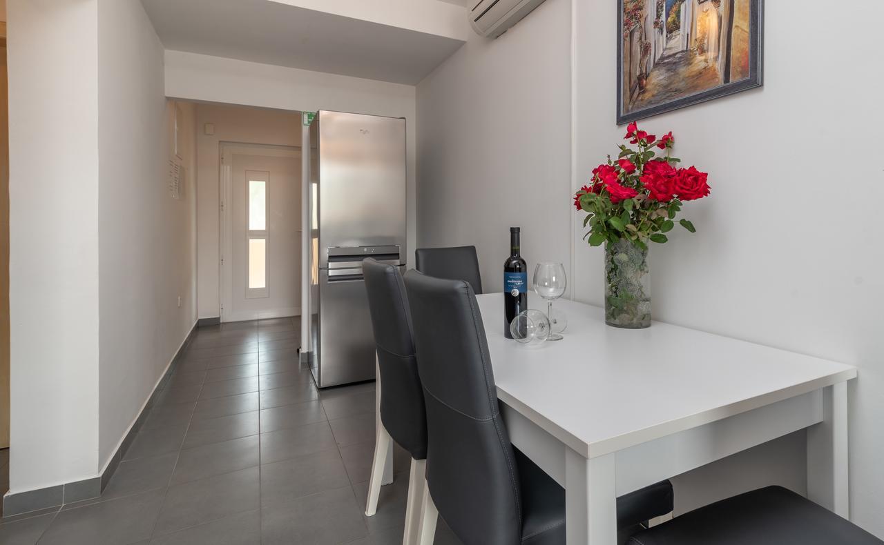 Apartments Maria Trogir Bagian luar foto