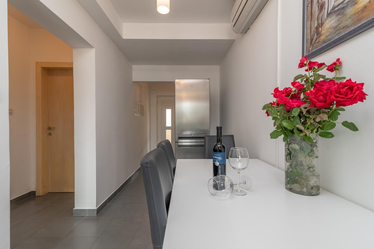 Apartments Maria Trogir Bagian luar foto