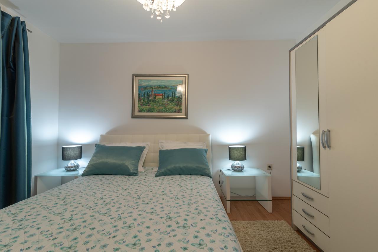 Apartments Maria Trogir Bagian luar foto