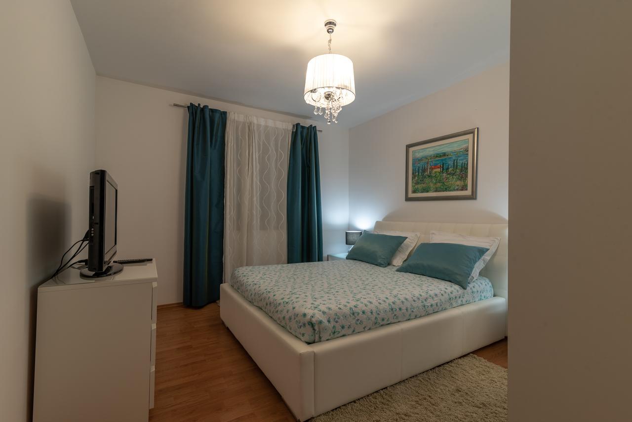 Apartments Maria Trogir Bagian luar foto