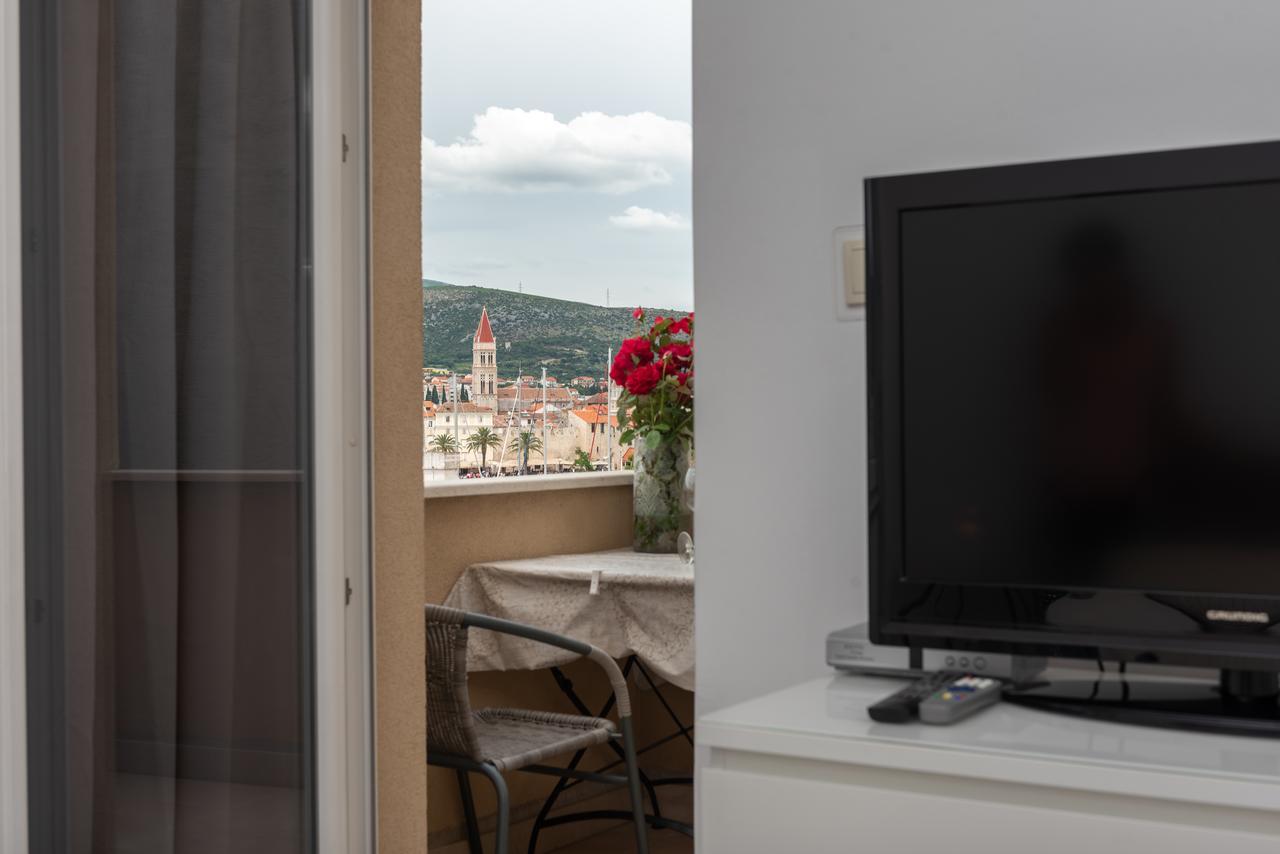 Apartments Maria Trogir Bagian luar foto