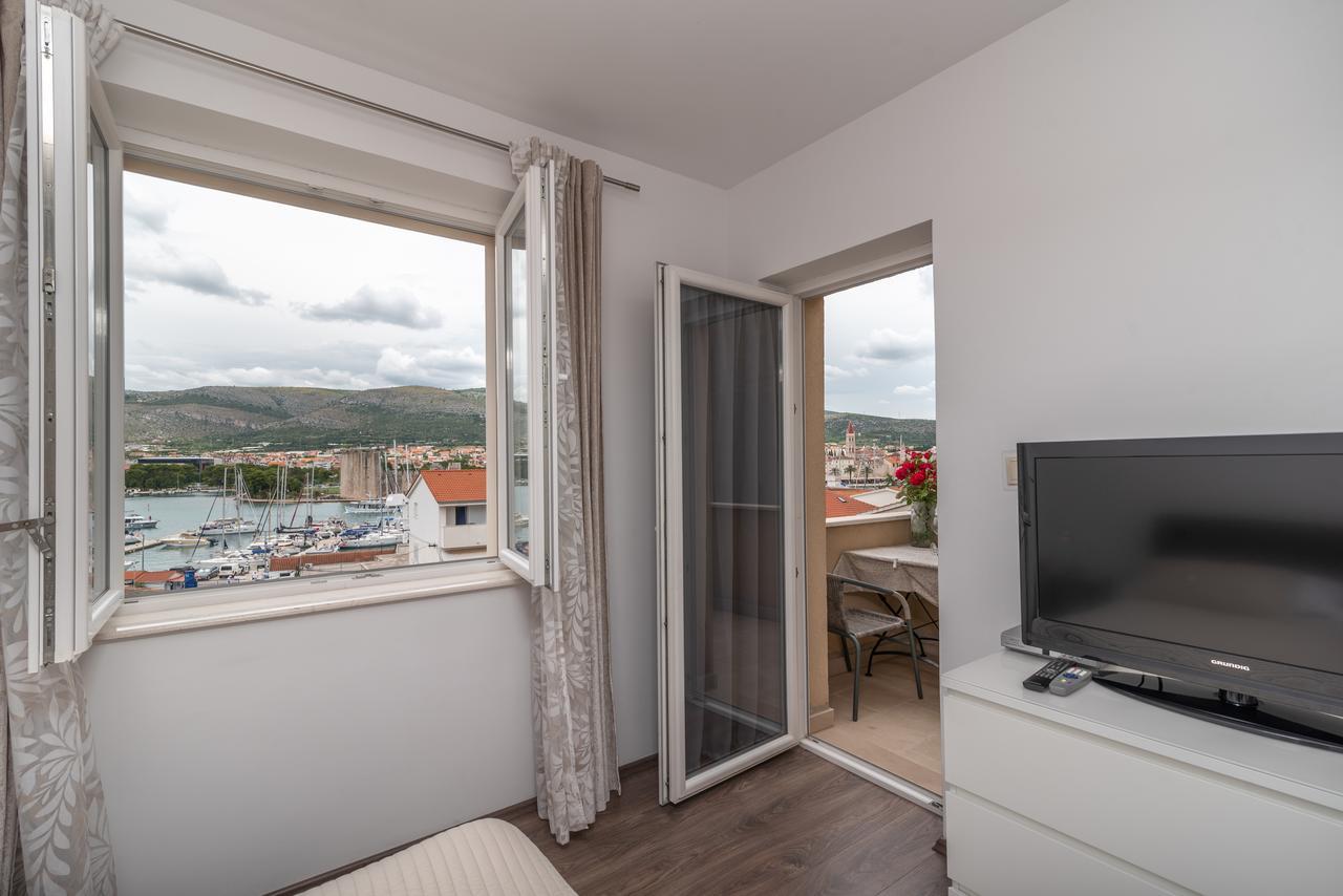 Apartments Maria Trogir Bagian luar foto